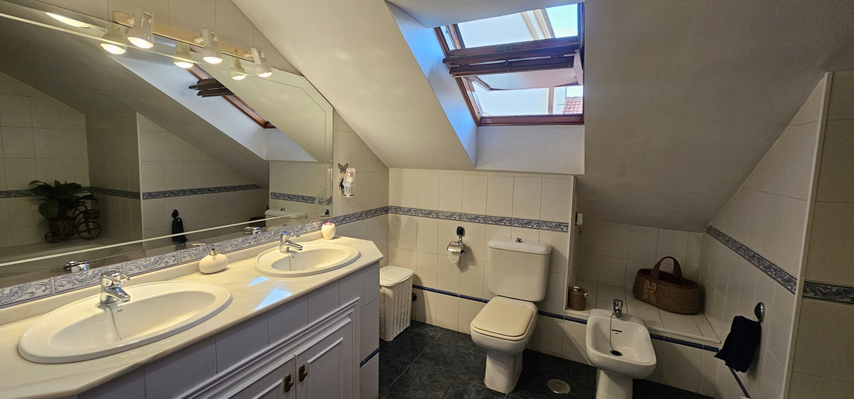 5 Bed Apartment for sale in Fuengirola Costa Del Sol, Málaga, Spain