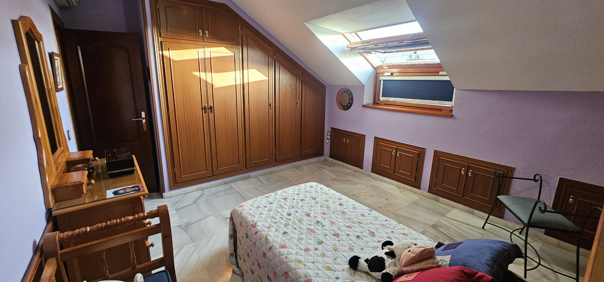 5 Bed Apartment for sale in Fuengirola Costa Del Sol, Málaga, Spain