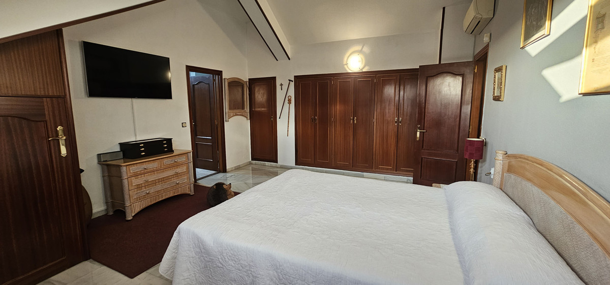 5 Bed Apartment for sale in Fuengirola Costa Del Sol, Málaga, Spain