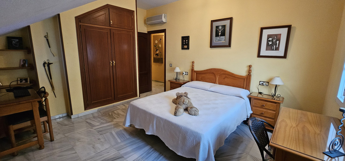 5 Bed Apartment for sale in Fuengirola Costa Del Sol, Málaga, Spain