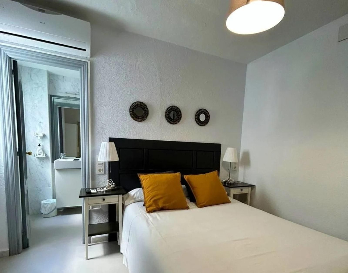Se vende Hostal de 17 dormitorios en Costa Del Sol, Málaga, España