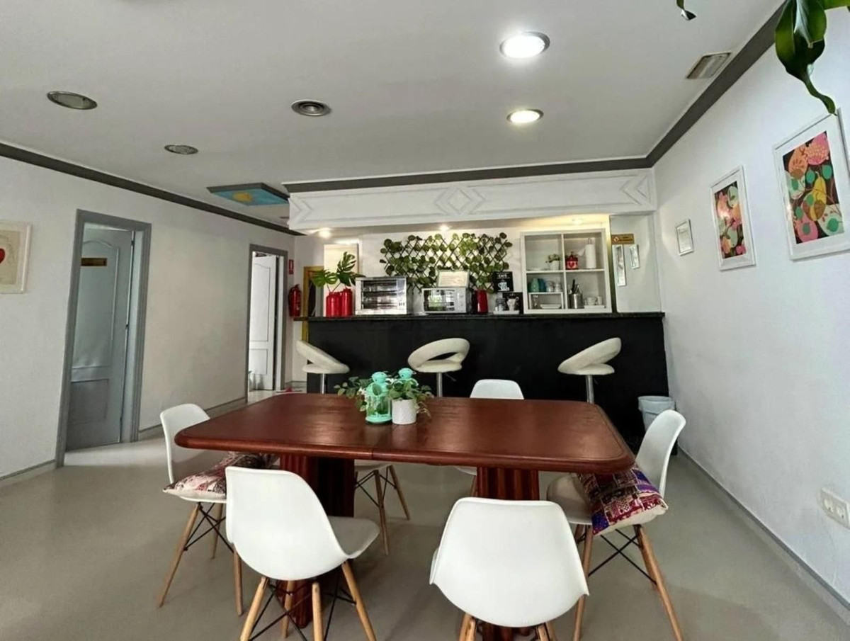 Se vende Hostal de 17 dormitorios en Costa Del Sol, Málaga, España