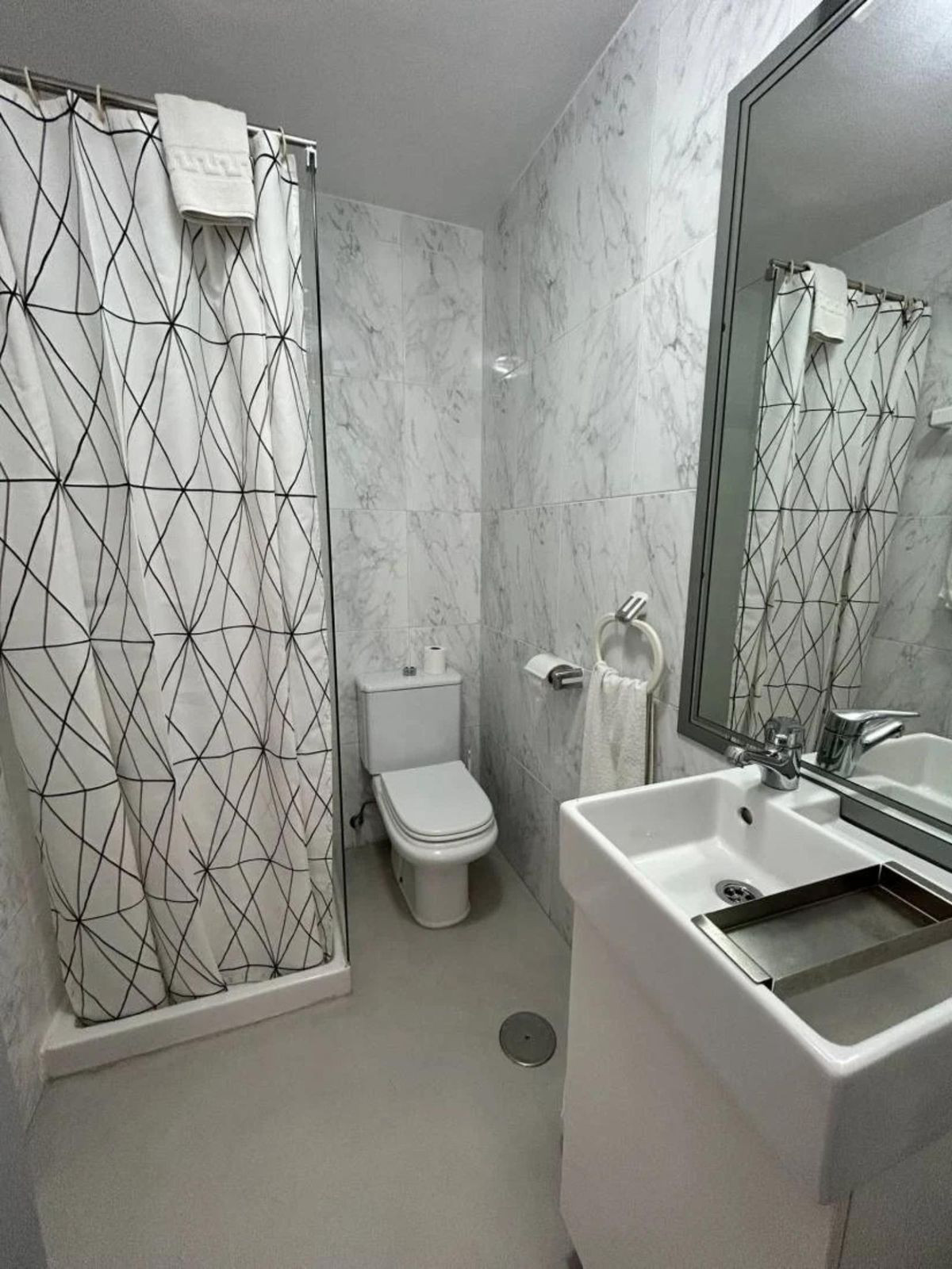Se vende Hostal de 17 dormitorios en Costa Del Sol, Málaga, España