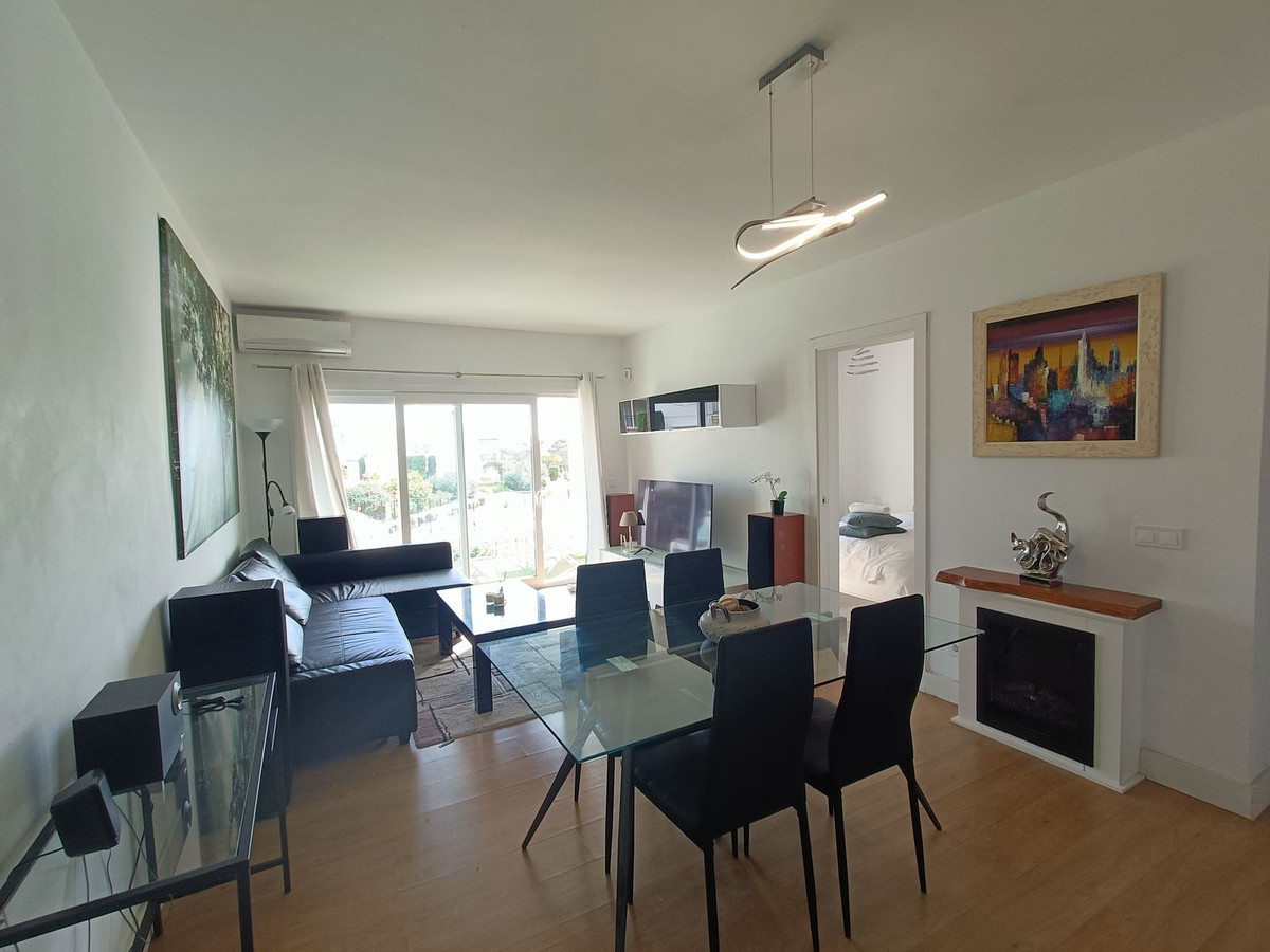 2 Bed Apartment for sale in El Paraiso Costa Del Sol, Málaga, Spain
