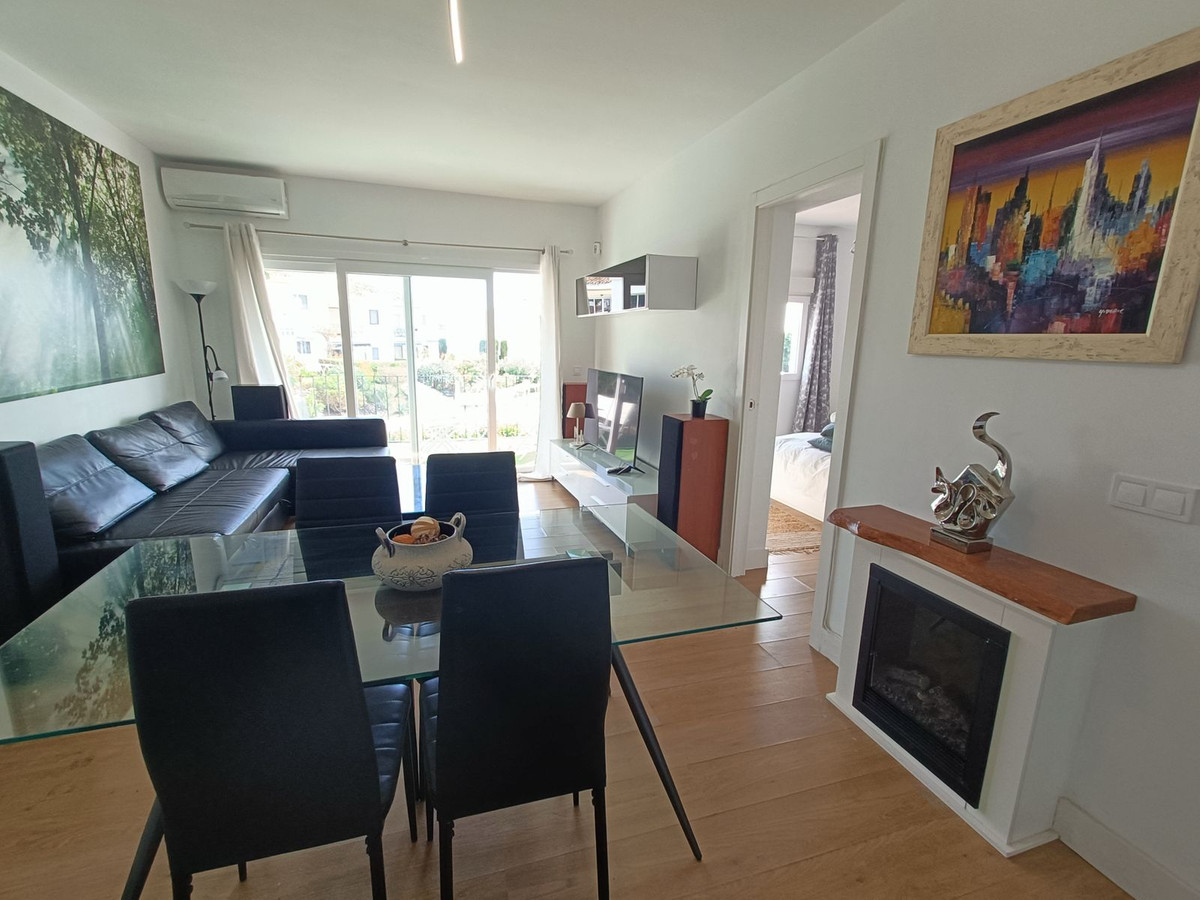 2 Bed Apartment for sale in El Paraiso Costa Del Sol, Málaga, Spain