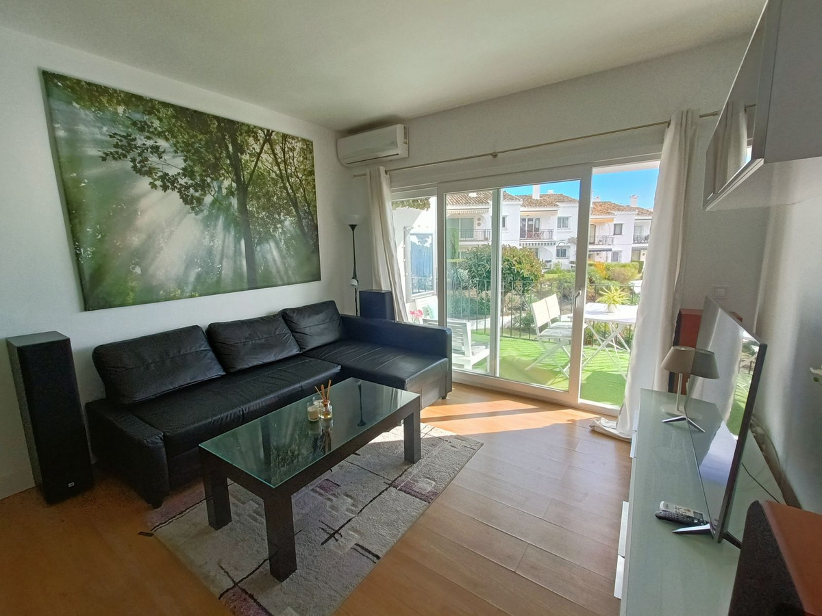 2 Bed Apartment for sale in El Paraiso Costa Del Sol, Málaga, Spain