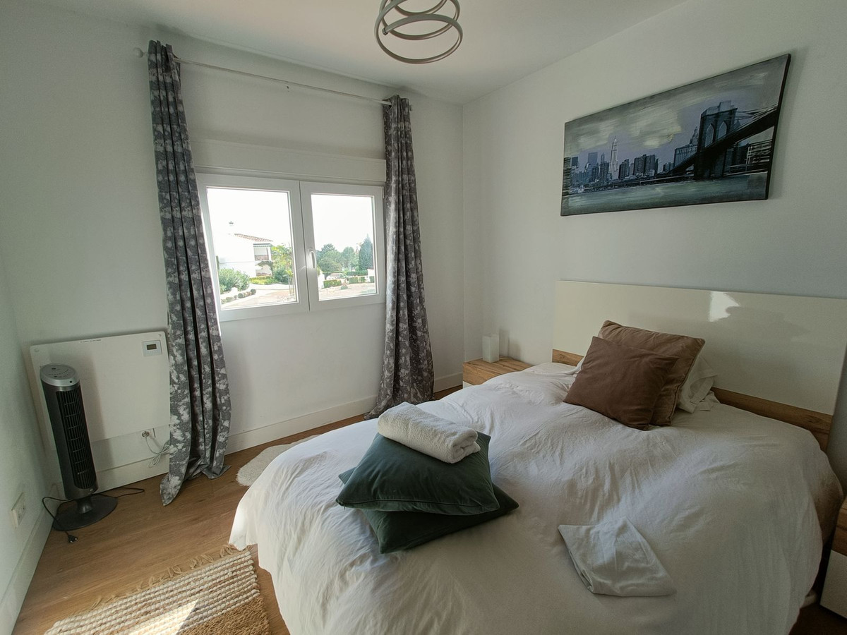 2 Bed Apartment for sale in El Paraiso Costa Del Sol, Málaga, Spain