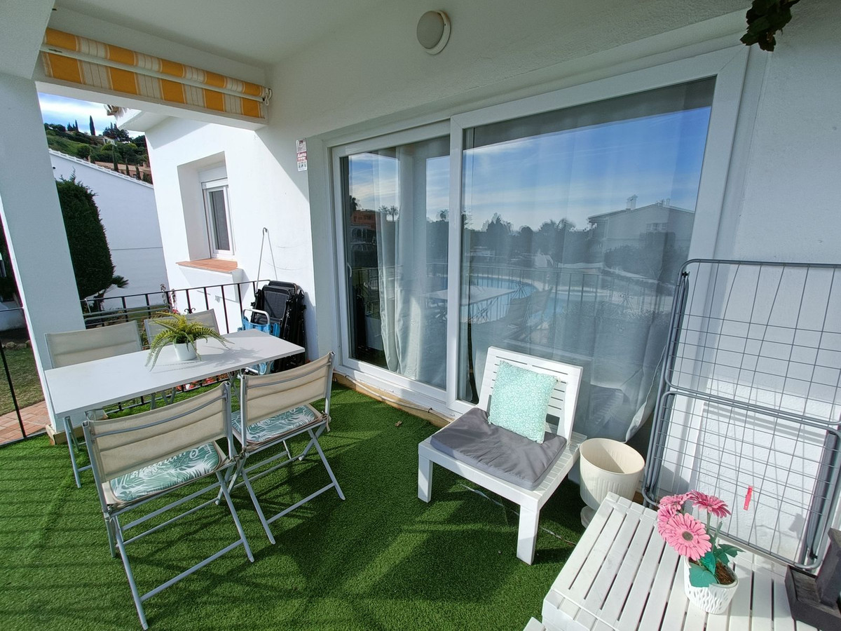 2 Bed Apartment for sale in El Paraiso Costa Del Sol, Málaga, Spain