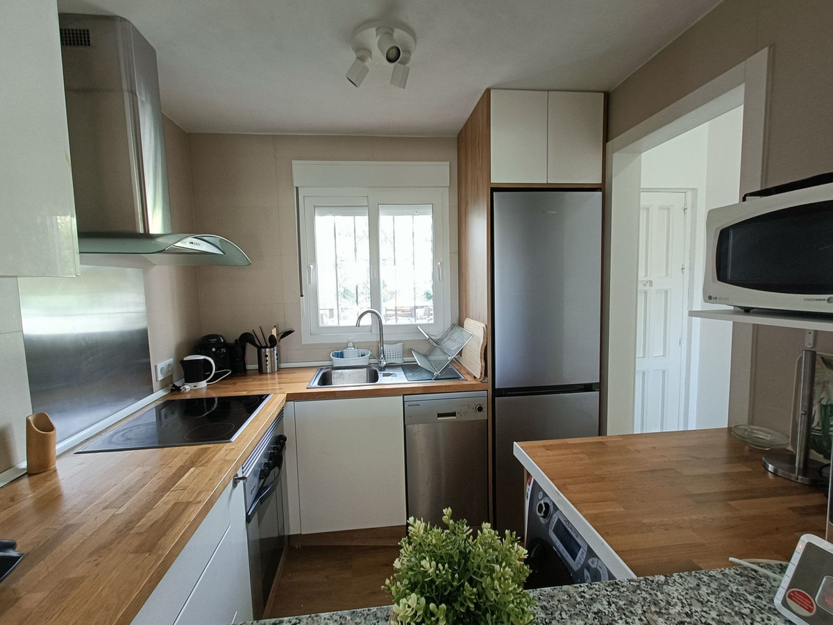2 Bed Apartment for sale in El Paraiso Costa Del Sol, Málaga, Spain