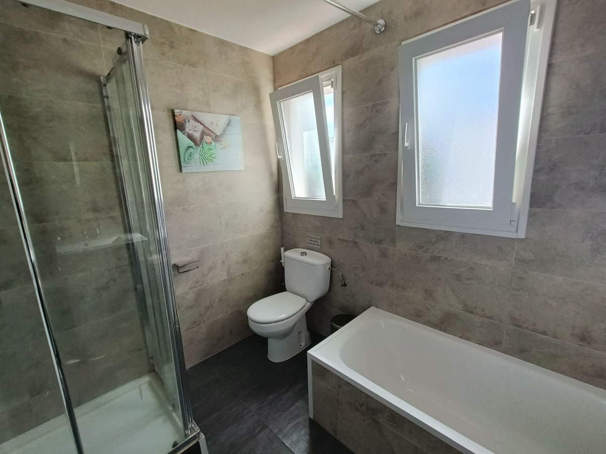 2 Bed Apartment for sale in El Paraiso Costa Del Sol, Málaga, Spain