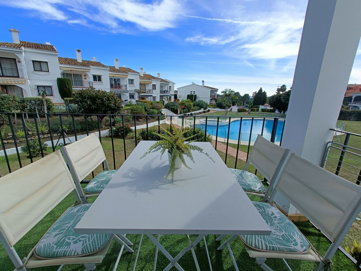 2 Bed Apartment for sale in El Paraiso Costa Del Sol, Málaga, Spain