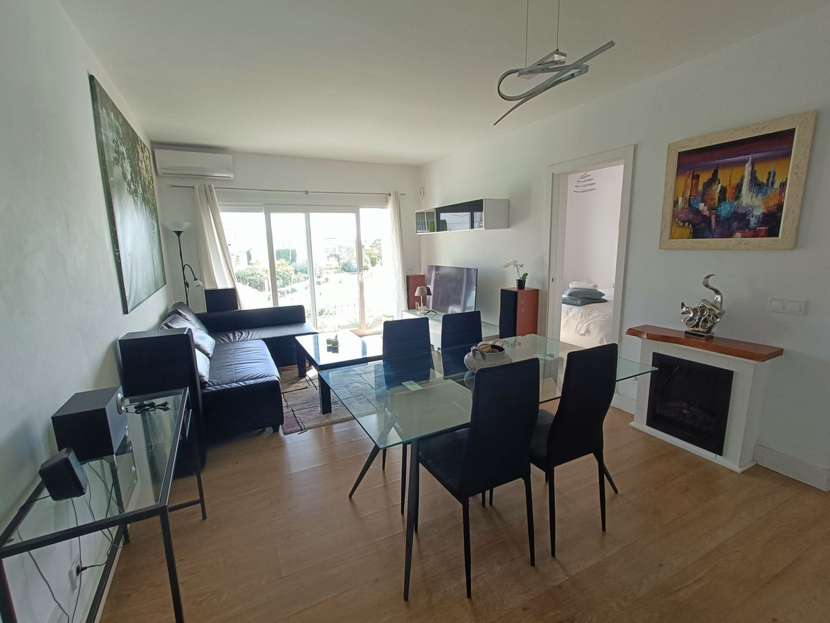 2 Bed Apartment for sale in El Paraiso Costa Del Sol, Málaga, Spain