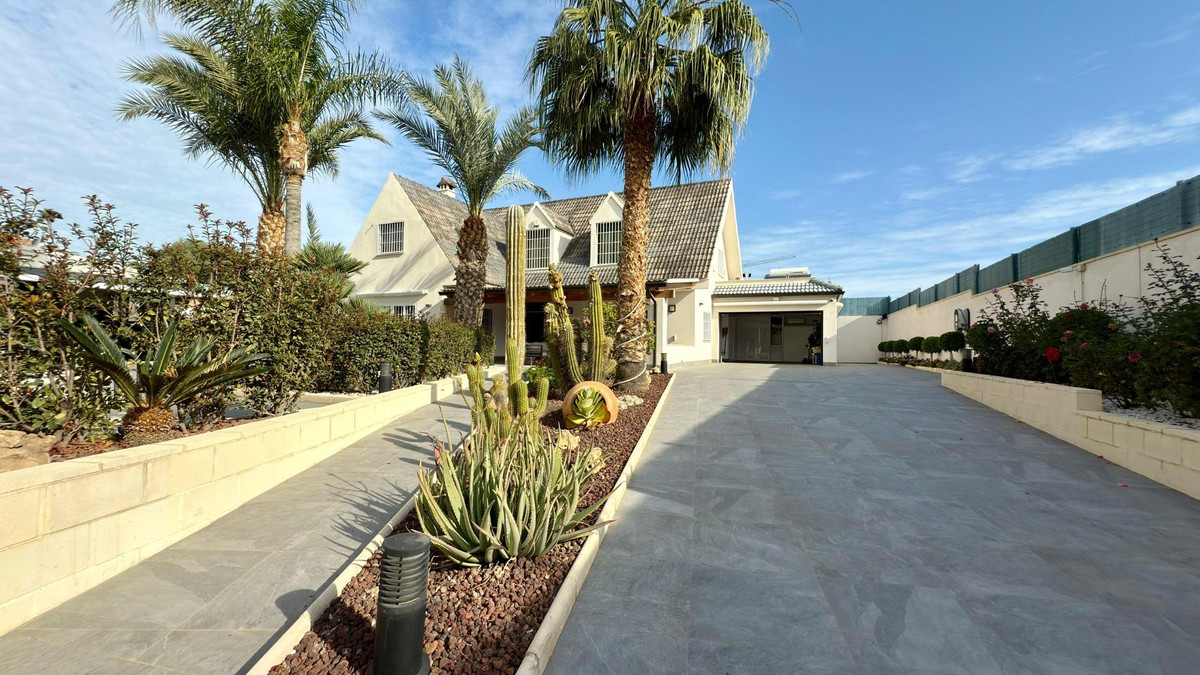 5 Bed Townhouse for sale in Alicante Costa Blanca, Alicante, Spain