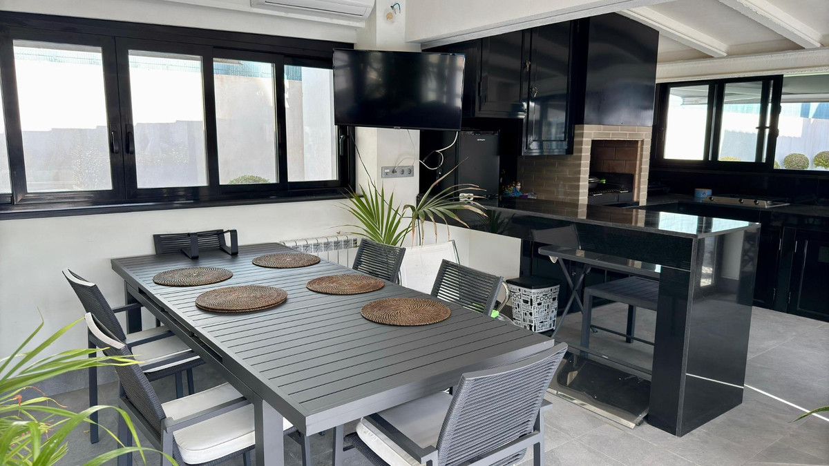 5 Bed Townhouse for sale in Alicante Costa Blanca, Alicante, Spain
