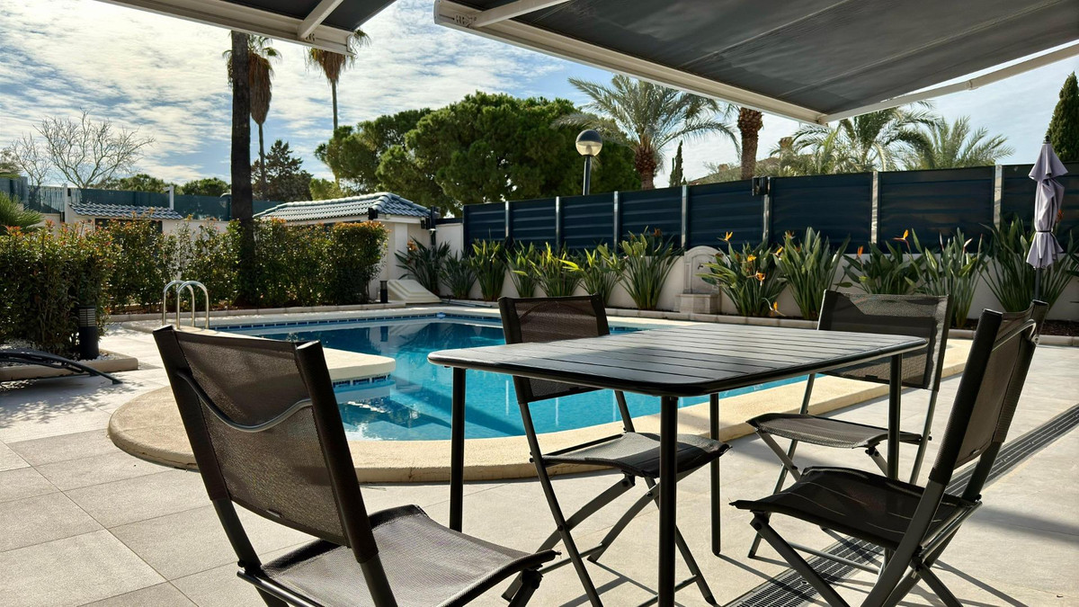 5 Bed Townhouse for sale in Alicante Costa Blanca, Alicante, Spain