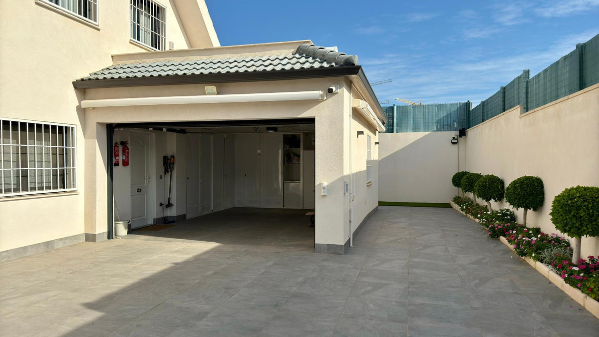 5 Bed Townhouse for sale in Alicante Costa Blanca, Alicante, Spain