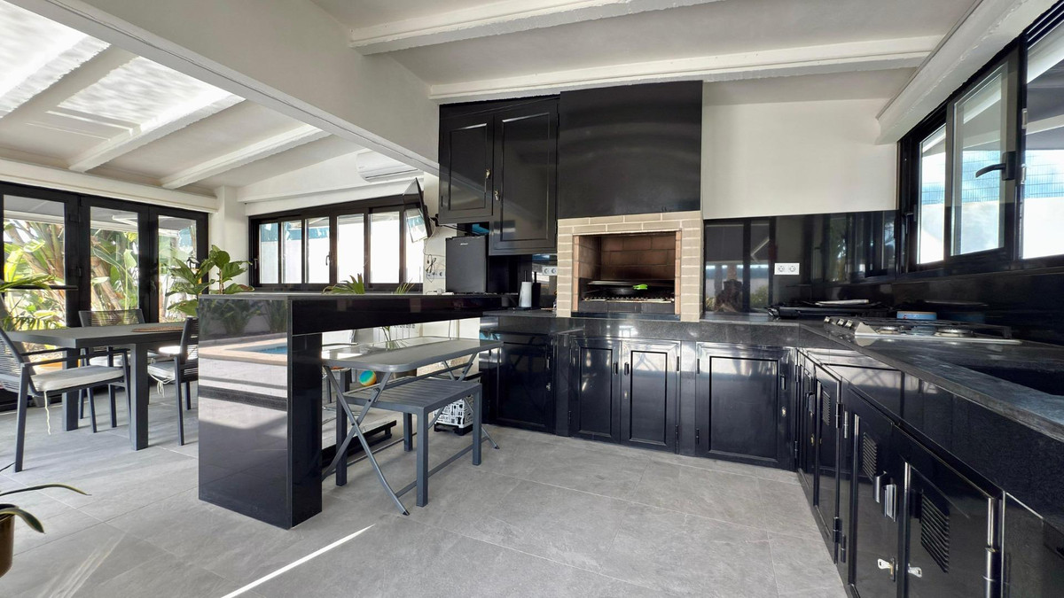 5 Bed Townhouse for sale in Alicante Costa Blanca, Alicante, Spain