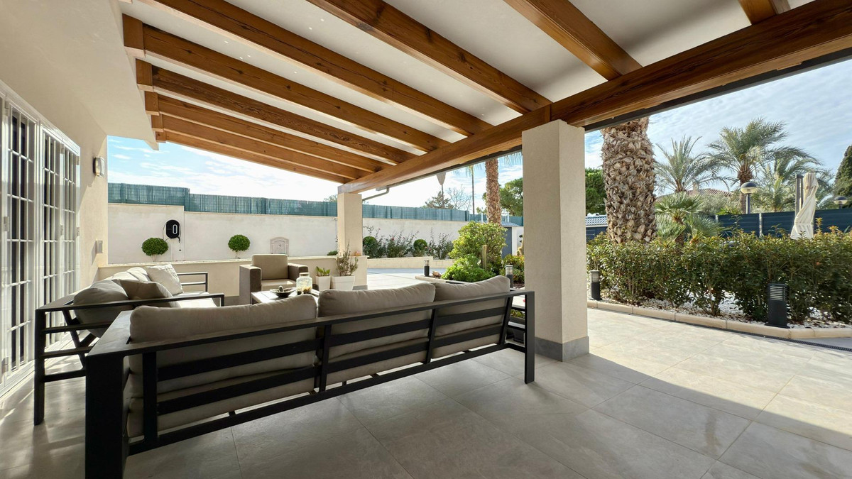 5 Bed Townhouse for sale in Alicante Costa Blanca, Alicante, Spain