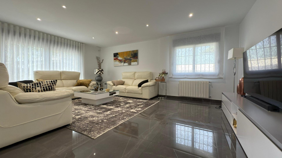 5 Bed Townhouse for sale in Alicante Costa Blanca, Alicante, Spain