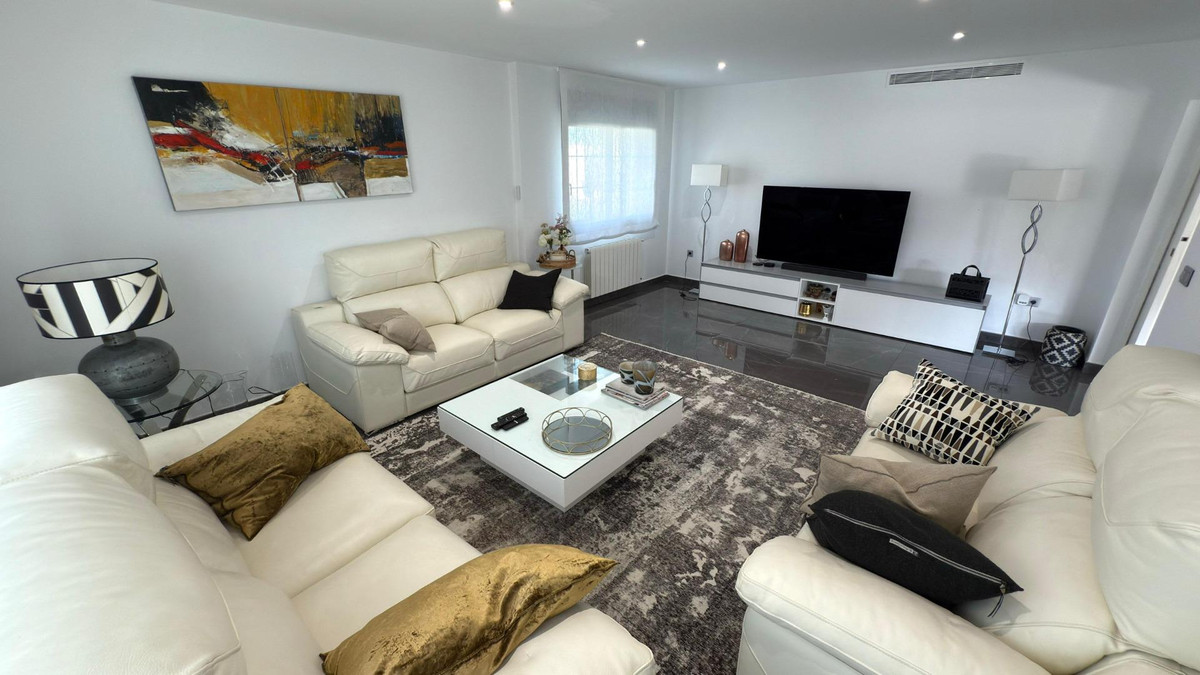 5 Bed Townhouse for sale in Alicante Costa Blanca, Alicante, Spain