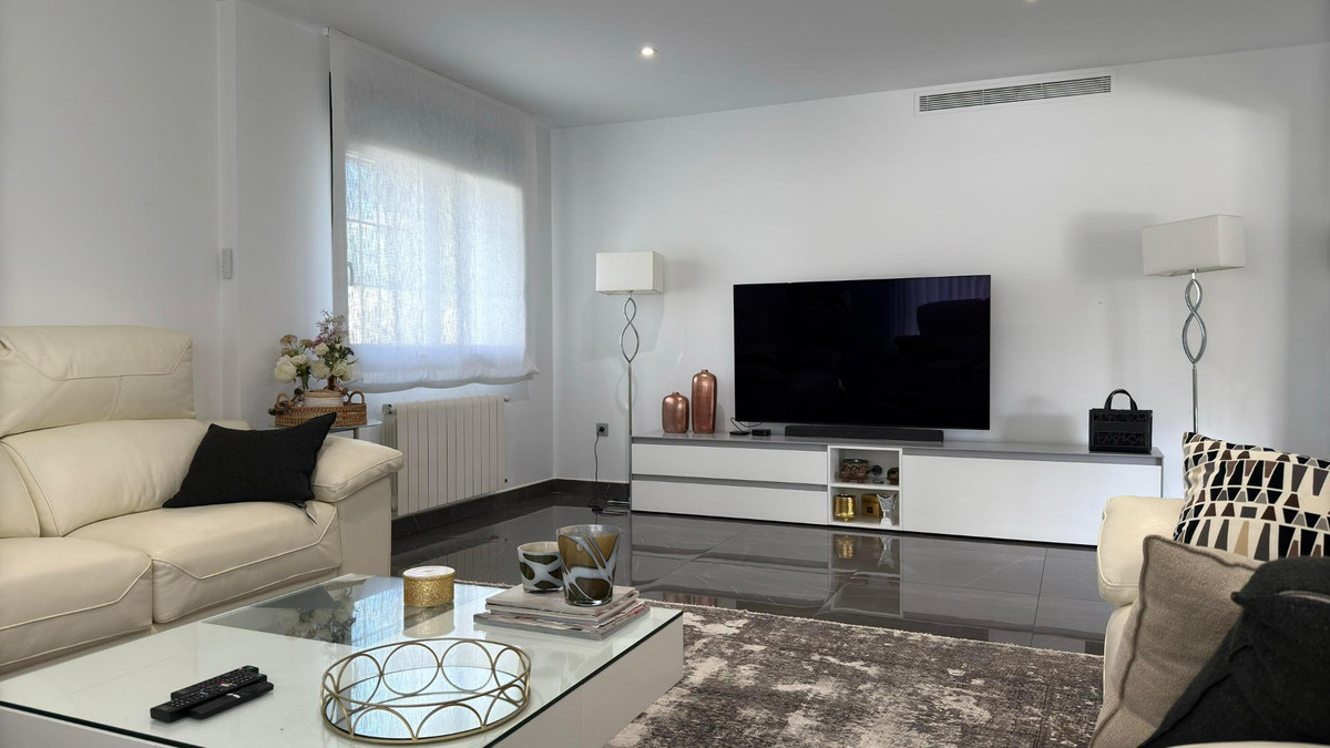 5 Bed Townhouse for sale in Alicante Costa Blanca, Alicante, Spain