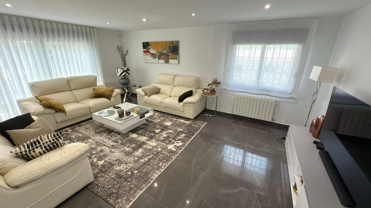 5 Bed Townhouse for sale in Alicante Costa Blanca, Alicante, Spain