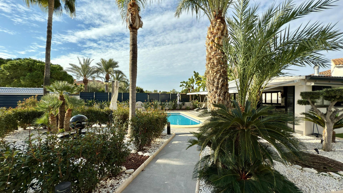 5 Bed Townhouse for sale in Alicante Costa Blanca, Alicante, Spain