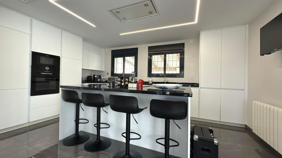 5 Bed Townhouse for sale in Alicante Costa Blanca, Alicante, Spain