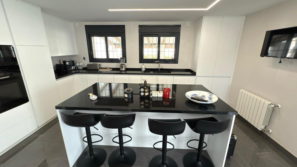 5 Bed Townhouse for sale in Alicante Costa Blanca, Alicante, Spain