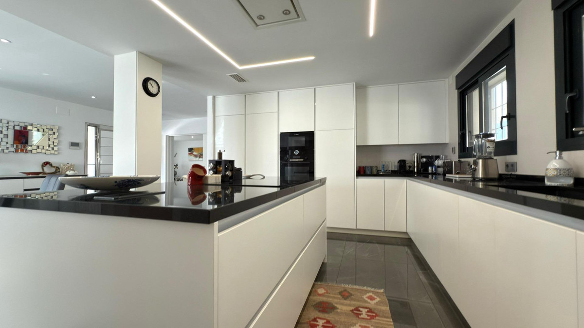 5 Bed Townhouse for sale in Alicante Costa Blanca, Alicante, Spain