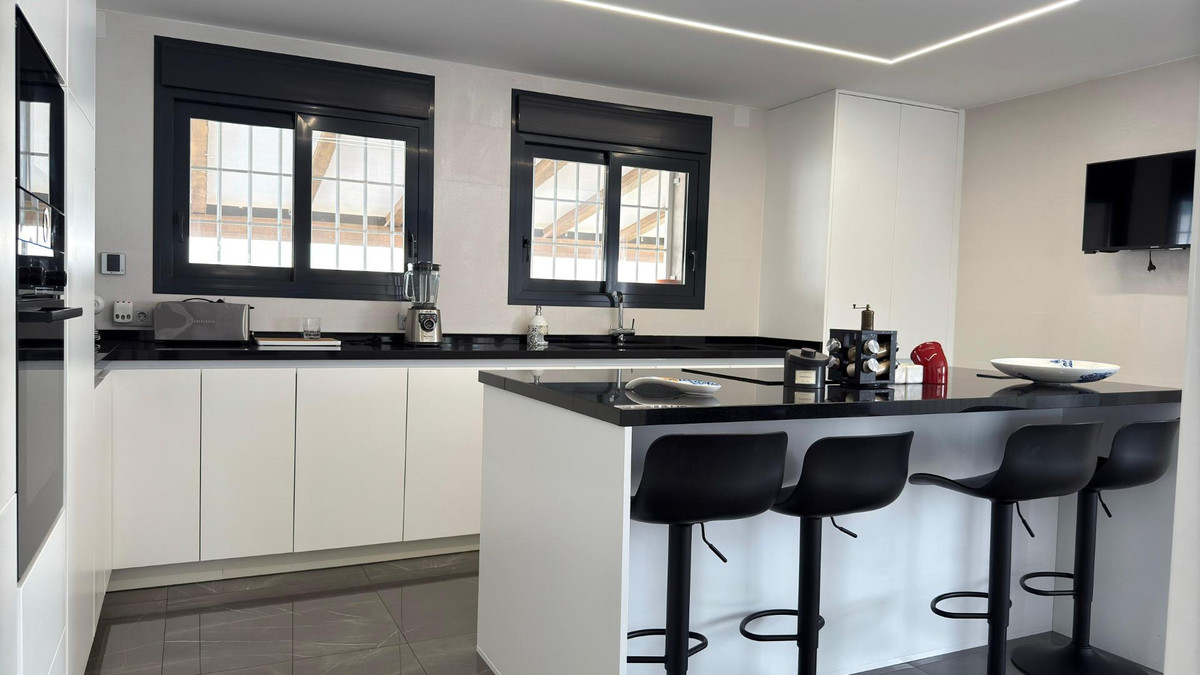 5 Bed Townhouse for sale in Alicante Costa Blanca, Alicante, Spain