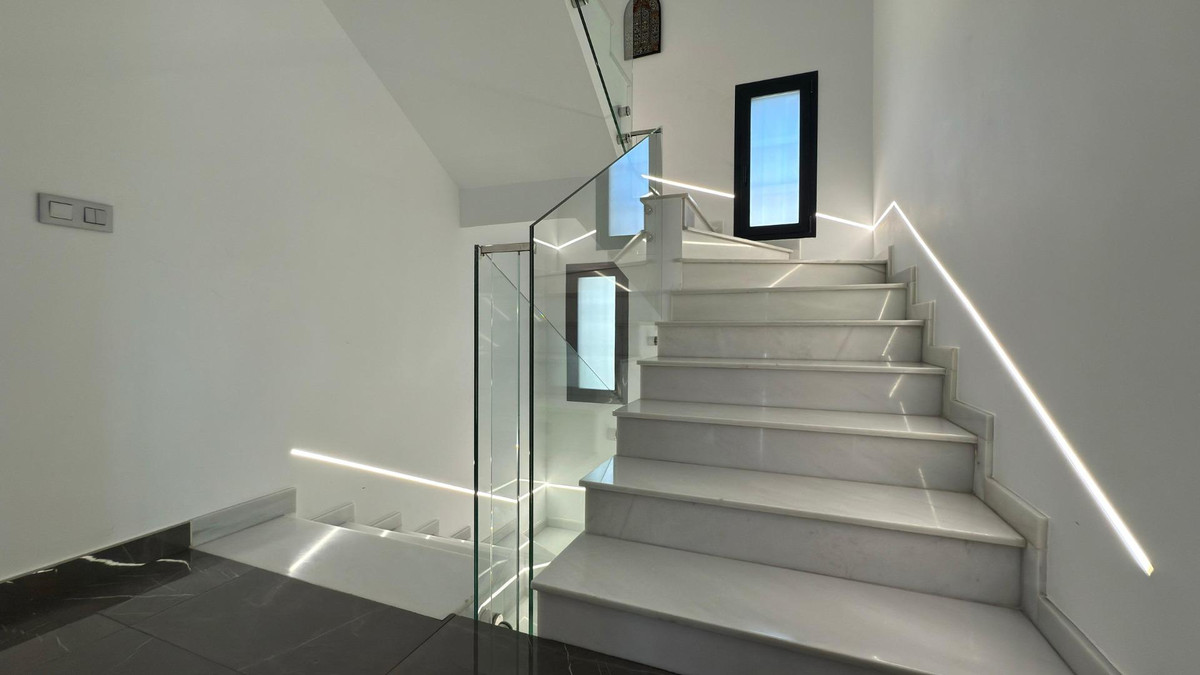 5 Bed Townhouse for sale in Alicante Costa Blanca, Alicante, Spain