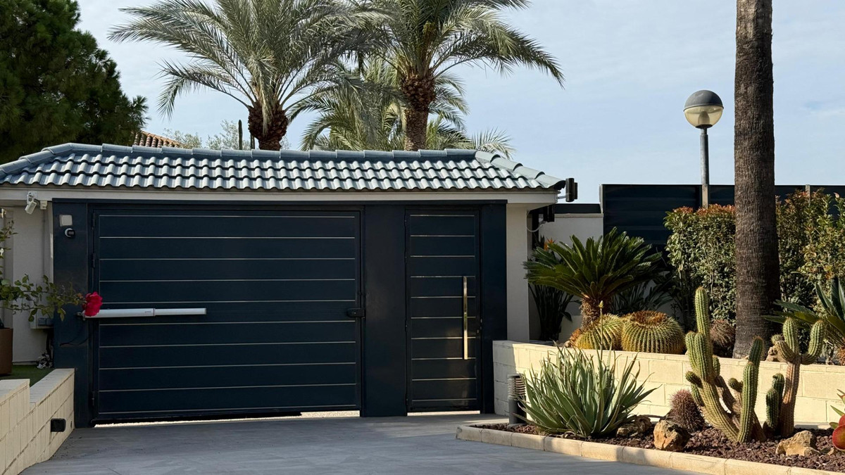 5 Bed Townhouse for sale in Alicante Costa Blanca, Alicante, Spain