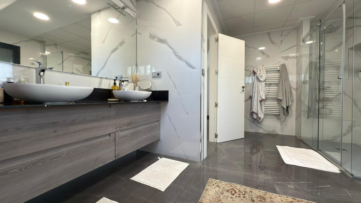 5 Bed Townhouse for sale in Alicante Costa Blanca, Alicante, Spain