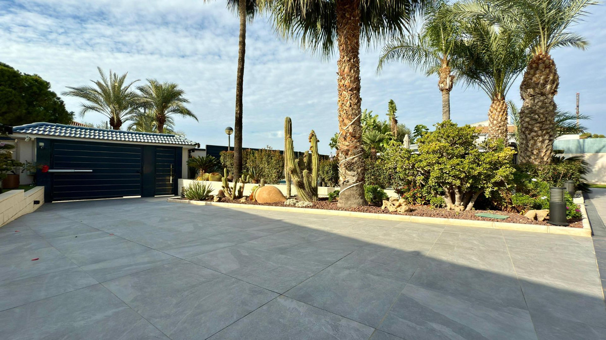 5 Bed Townhouse for sale in Alicante Costa Blanca, Alicante, Spain