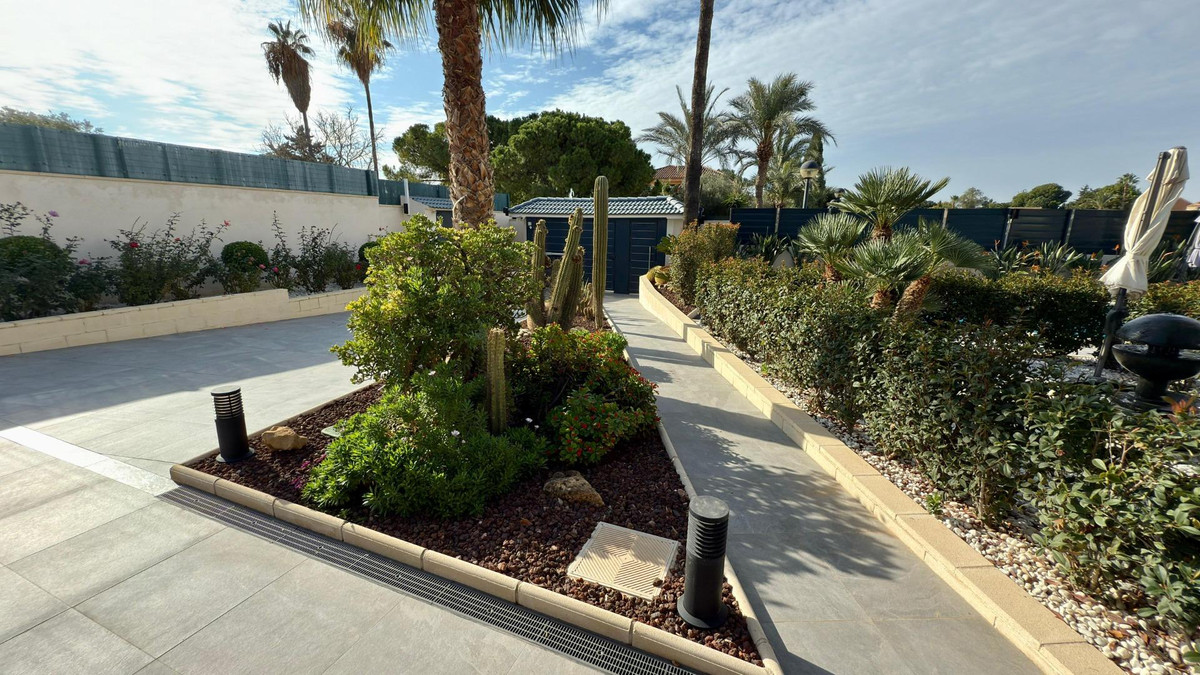 5 Bed Townhouse for sale in Alicante Costa Blanca, Alicante, Spain