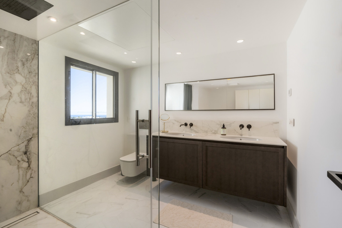 Se vende Apartamento Planta Media de 2 dormitorios en Costa Del Sol, Málaga, España