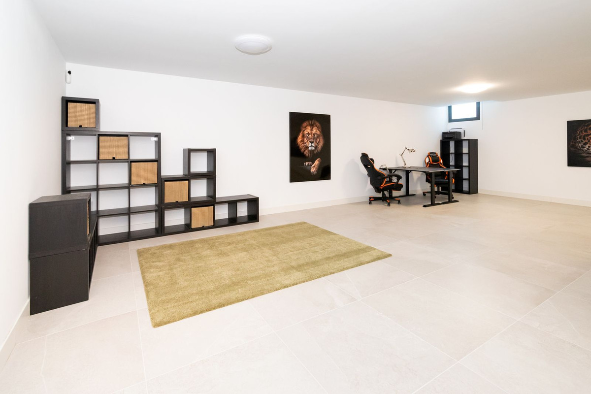 3 Bed Apartment for sale in Cabopino Costa Del Sol, Málaga, Spain