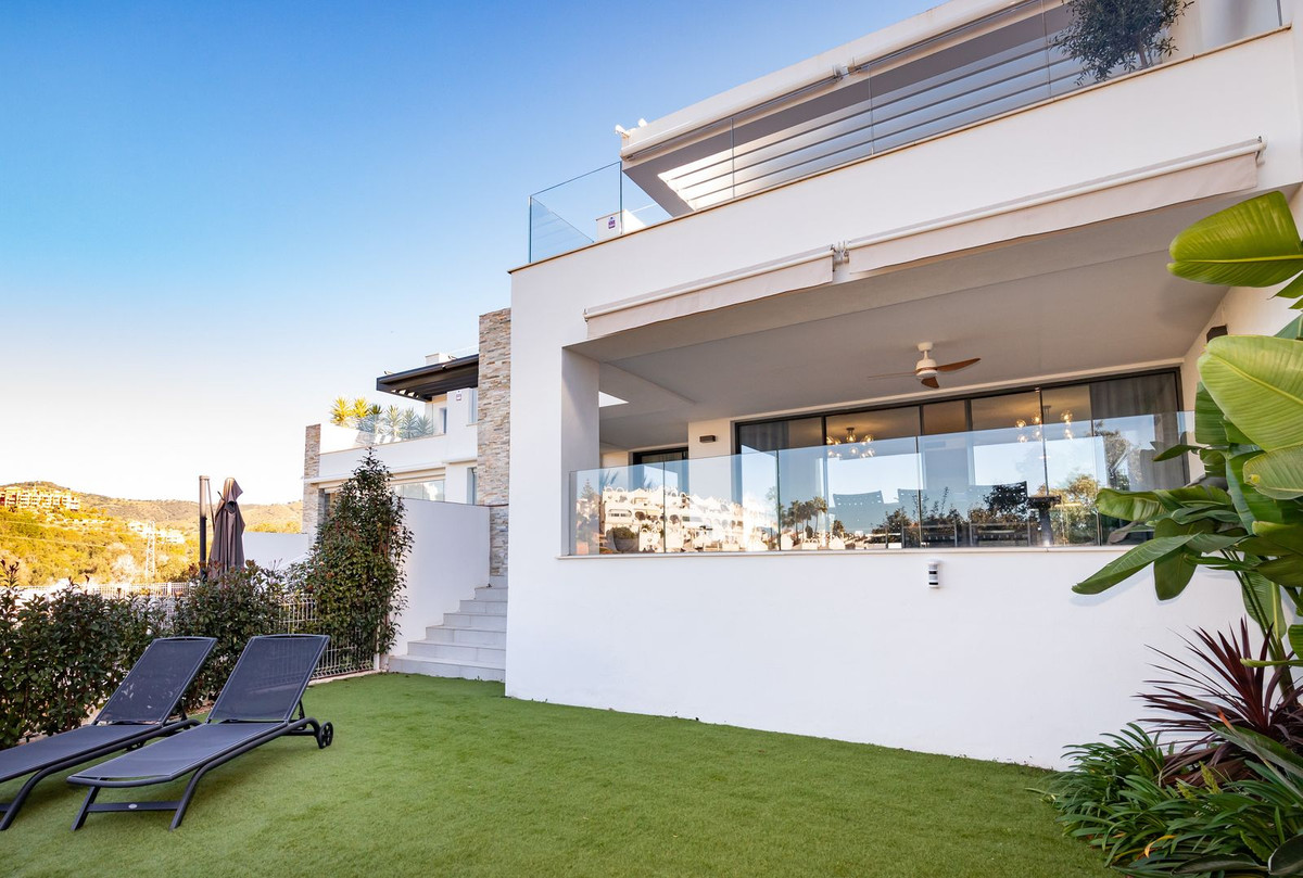 3 Bed Apartment for sale in Cabopino Costa Del Sol, Málaga, Spain
