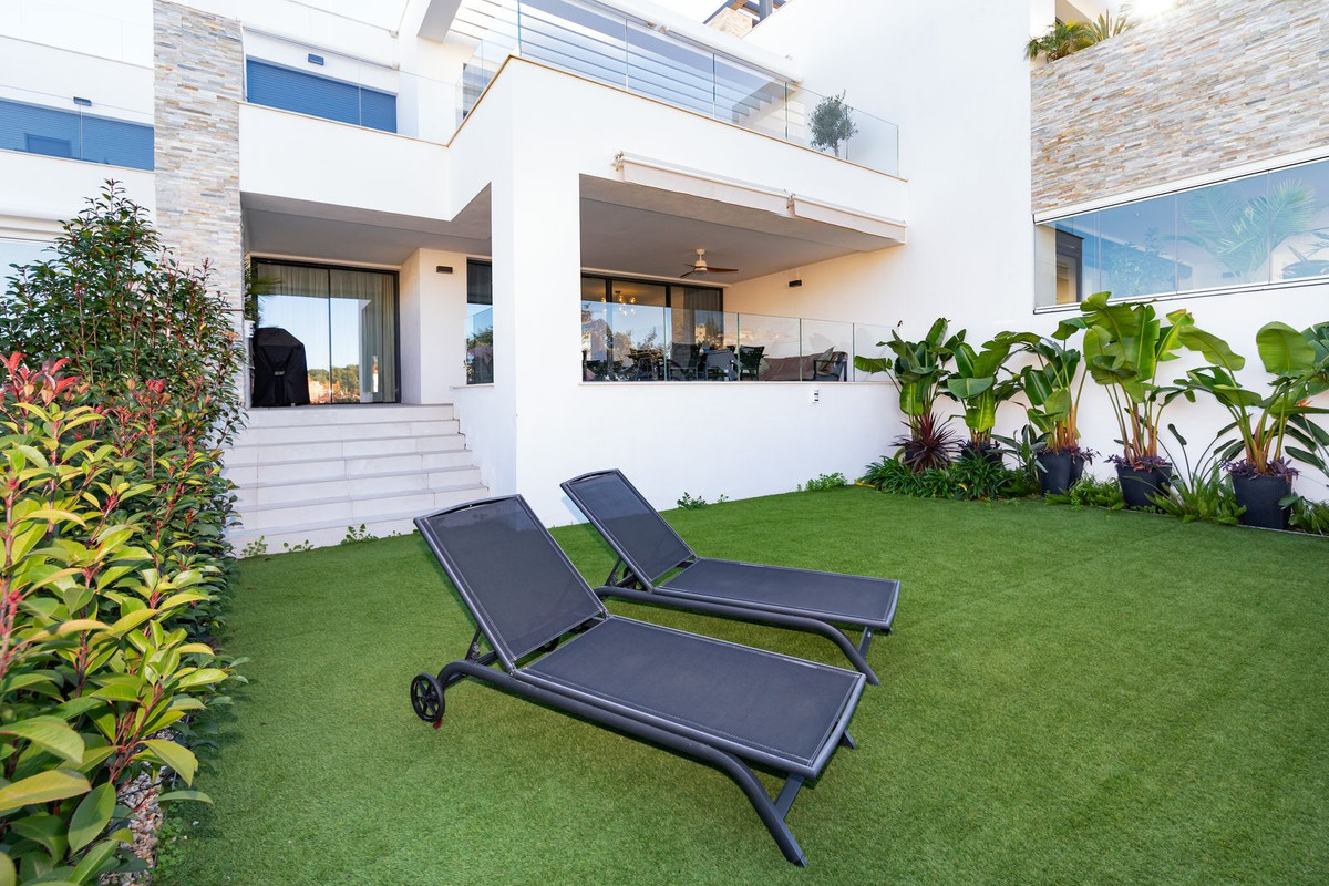3 Bed Apartment for sale in Cabopino Costa Del Sol, Málaga, Spain