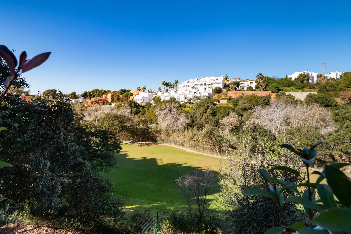3 Bed Apartment for sale in Cabopino Costa Del Sol, Málaga, Spain