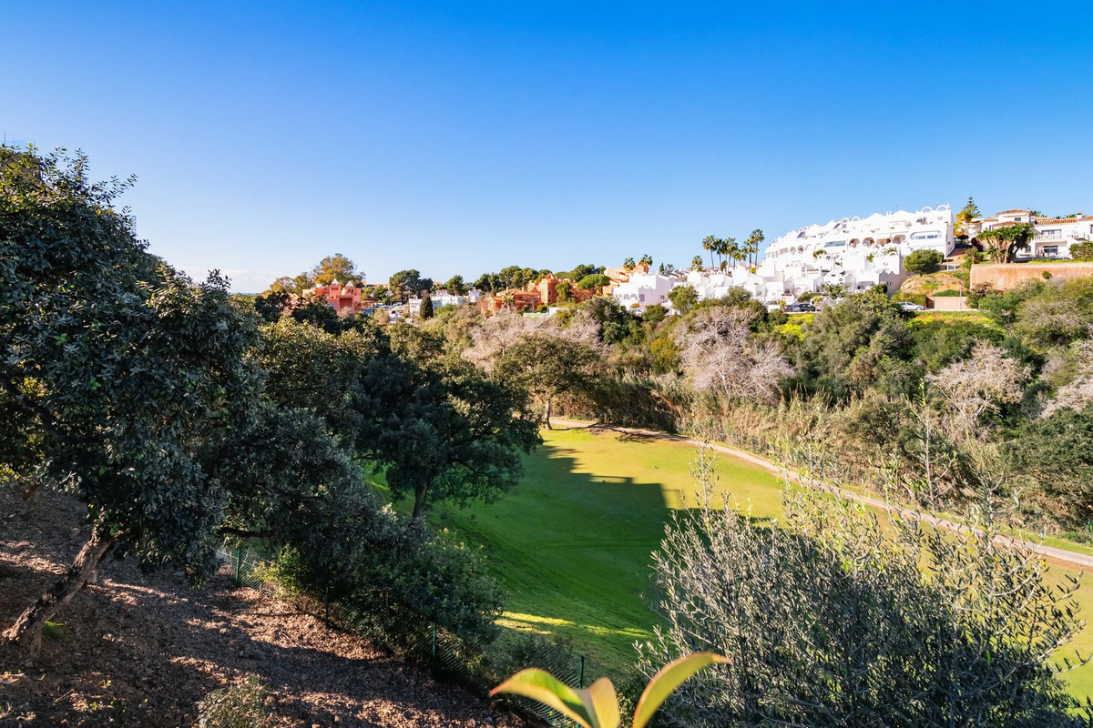 3 Bed Apartment for sale in Cabopino Costa Del Sol, Málaga, Spain