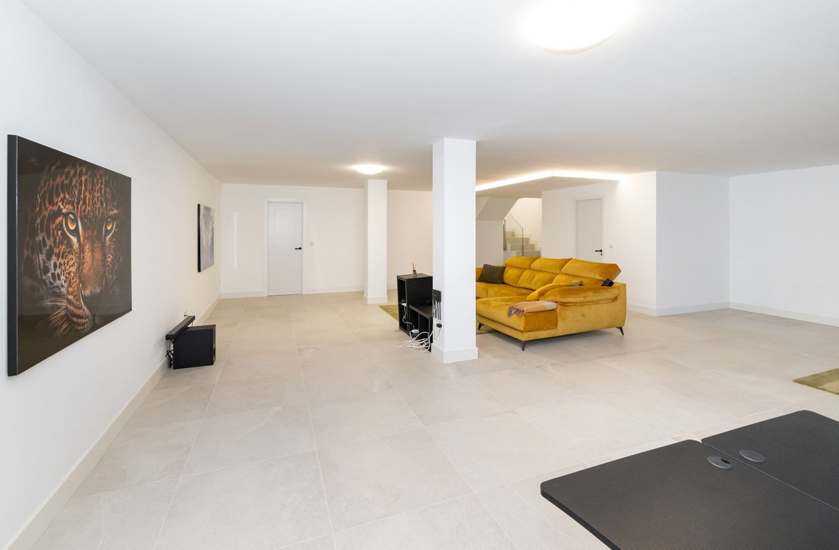 3 Bed Apartment for sale in Cabopino Costa Del Sol, Málaga, Spain