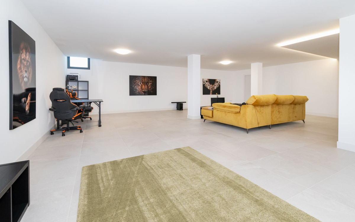 3 Bed Apartment for sale in Cabopino Costa Del Sol, Málaga, Spain