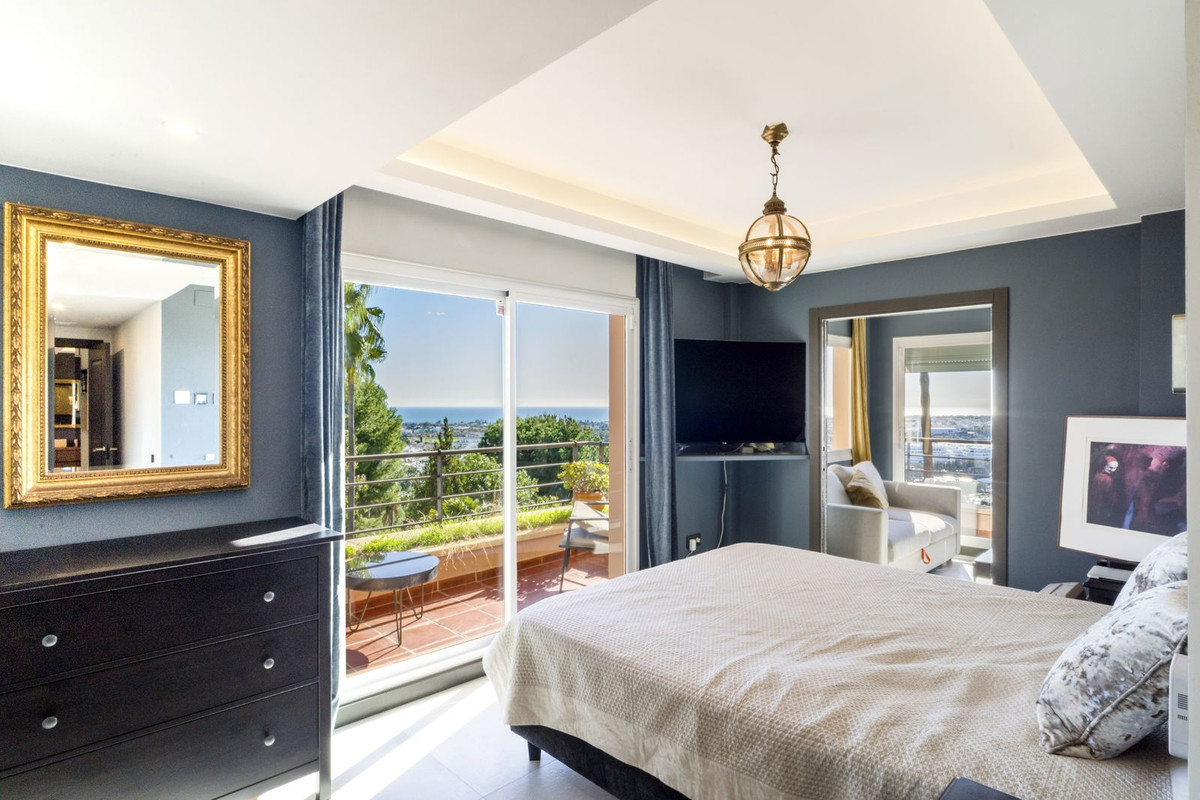 4 Bed Apartment for sale in Nueva Andalucía Costa Del Sol, Málaga, Spain