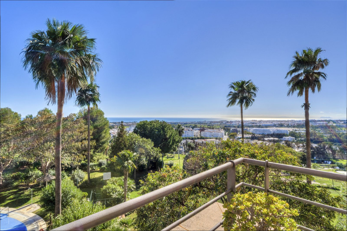 4 Bed Apartment for sale in Nueva Andalucía Costa Del Sol, Málaga, Spain