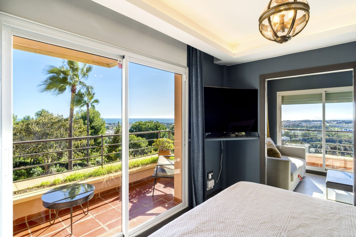 4 Bed Apartment for sale in Nueva Andalucía Costa Del Sol, Málaga, Spain