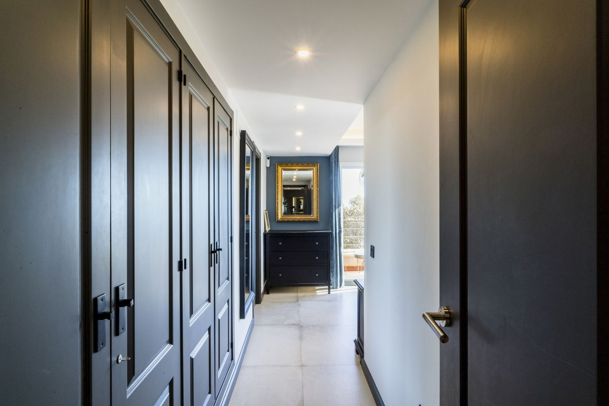4 Bed Apartment for sale in Nueva Andalucía Costa Del Sol, Málaga, Spain