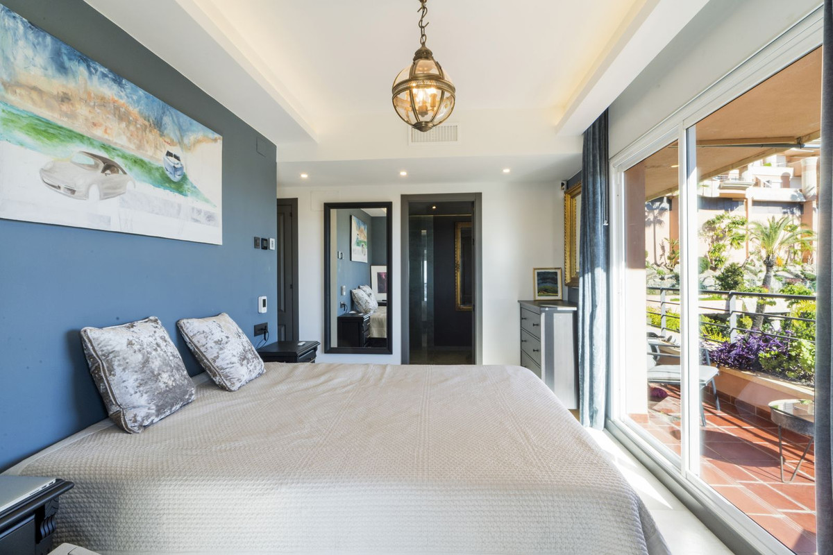 4 Bed Apartment for sale in Nueva Andalucía Costa Del Sol, Málaga, Spain