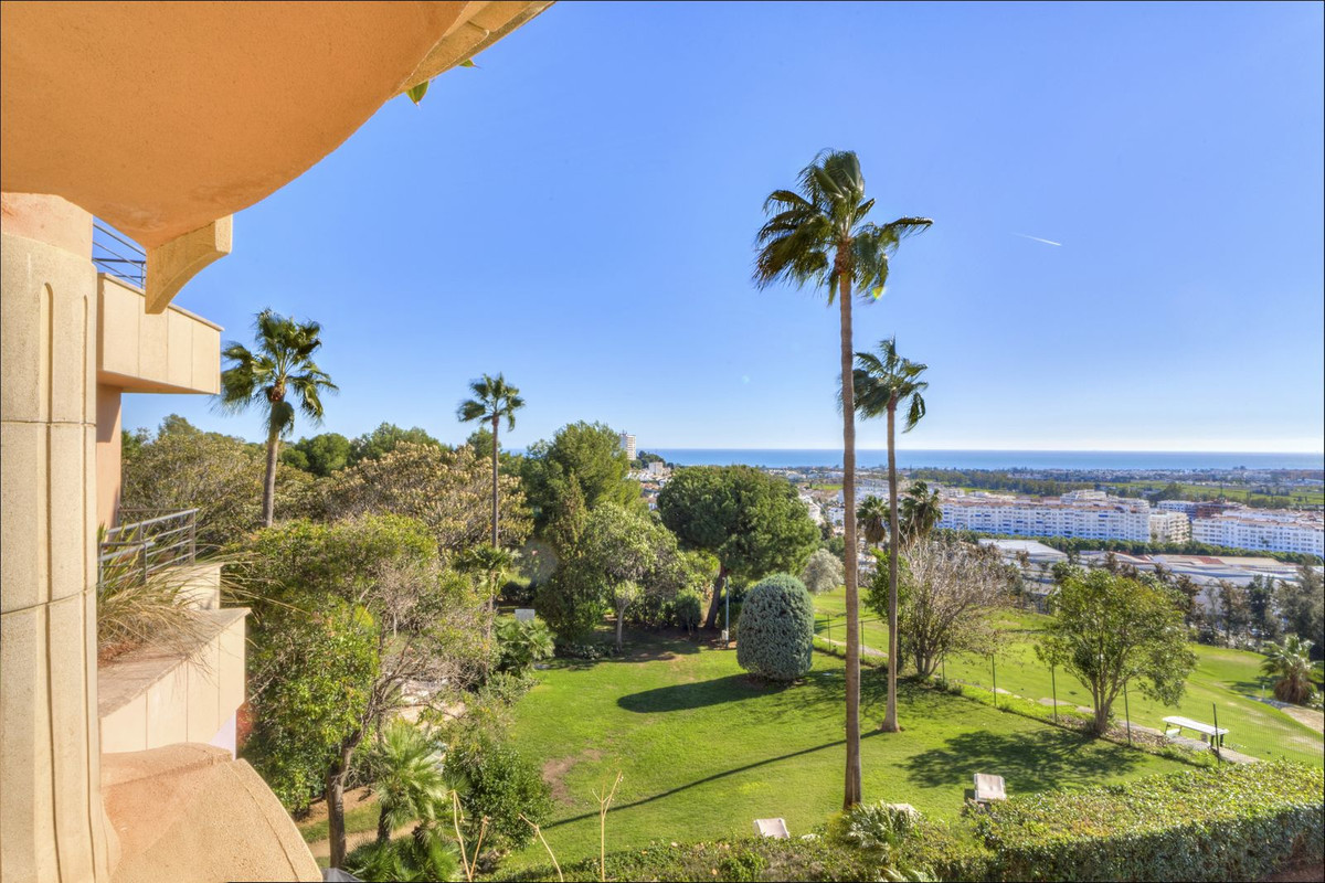 4 Bed Apartment for sale in Nueva Andalucía Costa Del Sol, Málaga, Spain